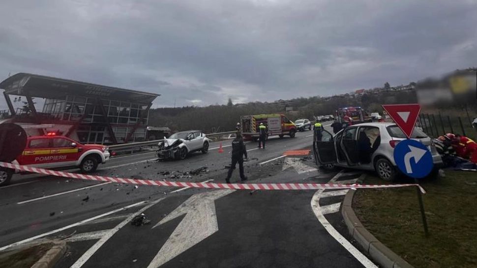 Tragedie la ieșirea din Cluj-Napoca: un bărbat a murit, iar trei persoane – între care și un copil – au fost rănite într-un accident