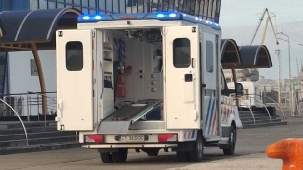 Misiune de salvare în larg: un echipaj ARSVOM intervine pentru un marinar cu probleme medicale/ Facebook Constanța Info