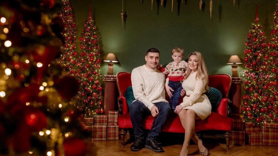 Imagini inedite cu George Simion alături de familie, cu ocazia Crăciunului