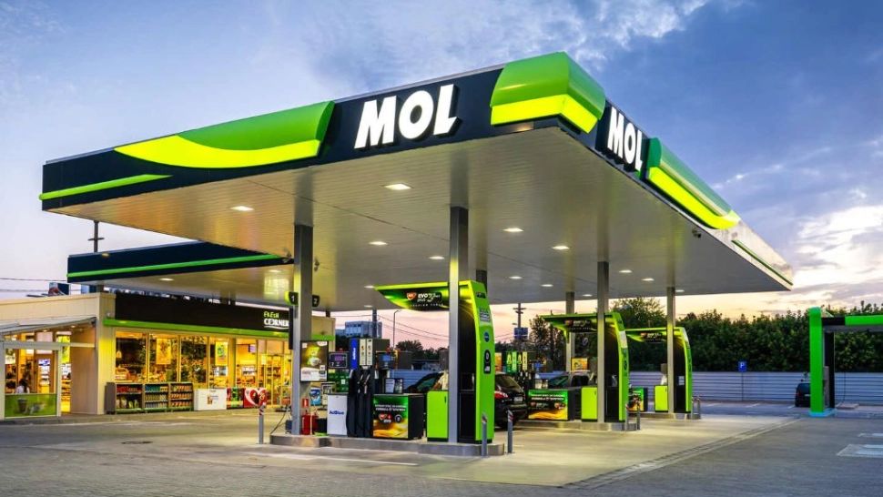 Grupul petrolier maghiar MOL și-a manifestat interesul oficial față de achiziționarea rafinăriilor, rețelelor de benzinării și participațiilor la zăcăminte ale Lukoil din Europa, Kazahstan și Azerbaidjan