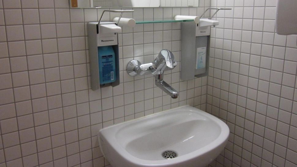 Spitalul de Copii din Iași ar putea relua internările săptămâna viitoare. Cauza contaminării apei rămâne neclară