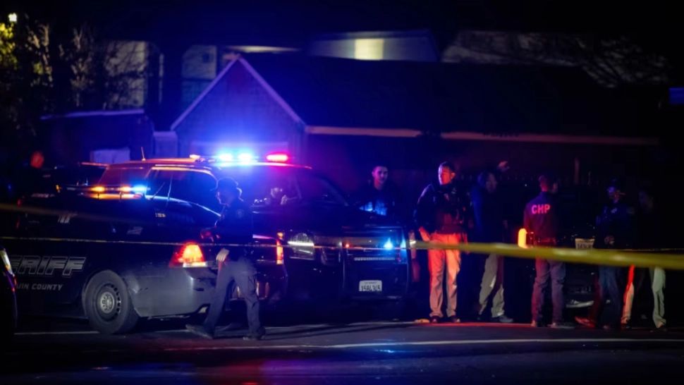 Foto / CNN. Atac armat, California
