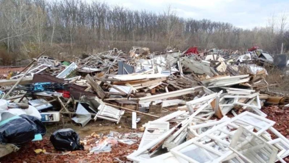 Dezastru ecologic lângă râul Mureș. FOTO: Garda de Mediu 