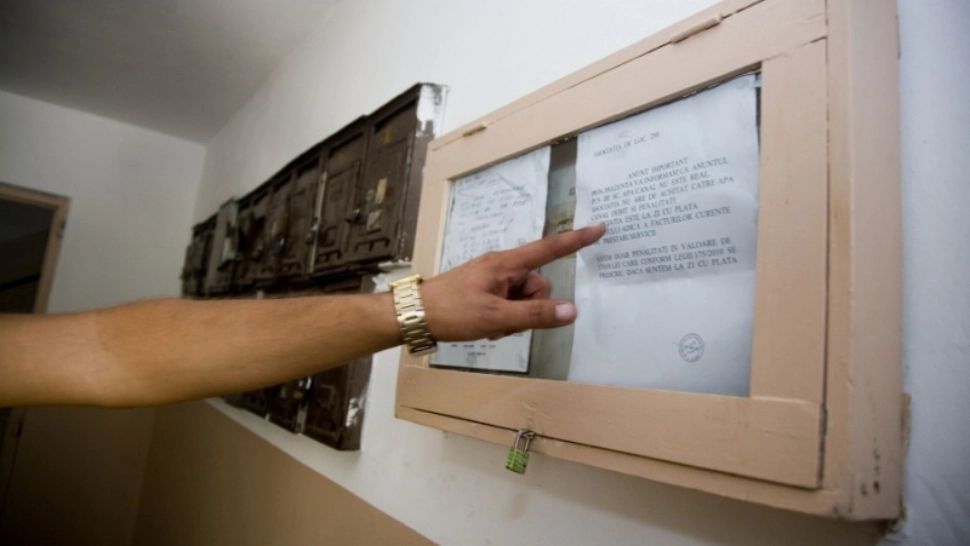 Trei persoane, mamă, fiică și ginere, cercetate pentru delapidarea fondurilor a nouă asociații de proprietari din București