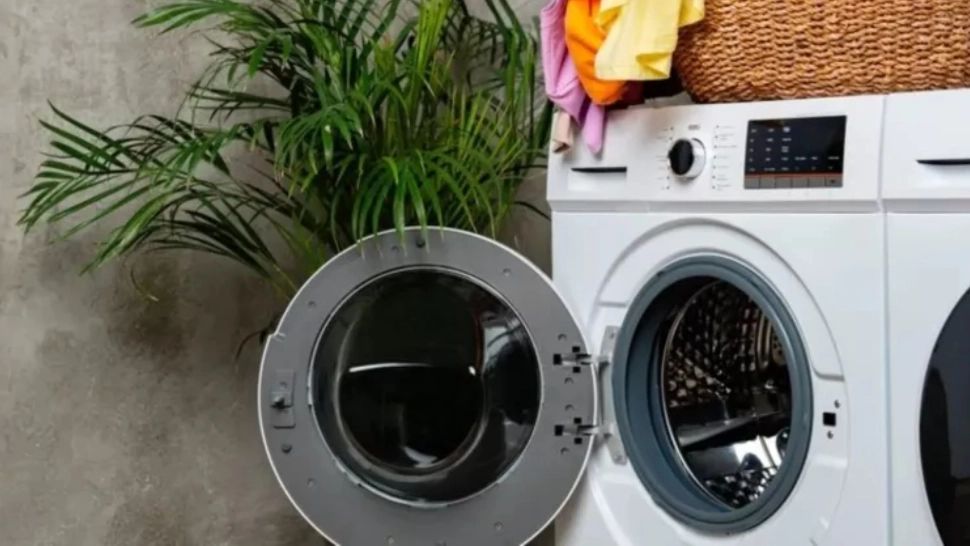 Motivul pentru care nu trebuie să lași ușa mașinii de spălat deschisă