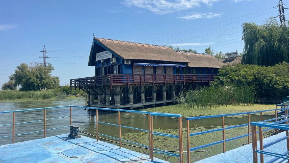 Îmbarcă-te într-o expediție de pescuit de neuitat în Delta Dunării