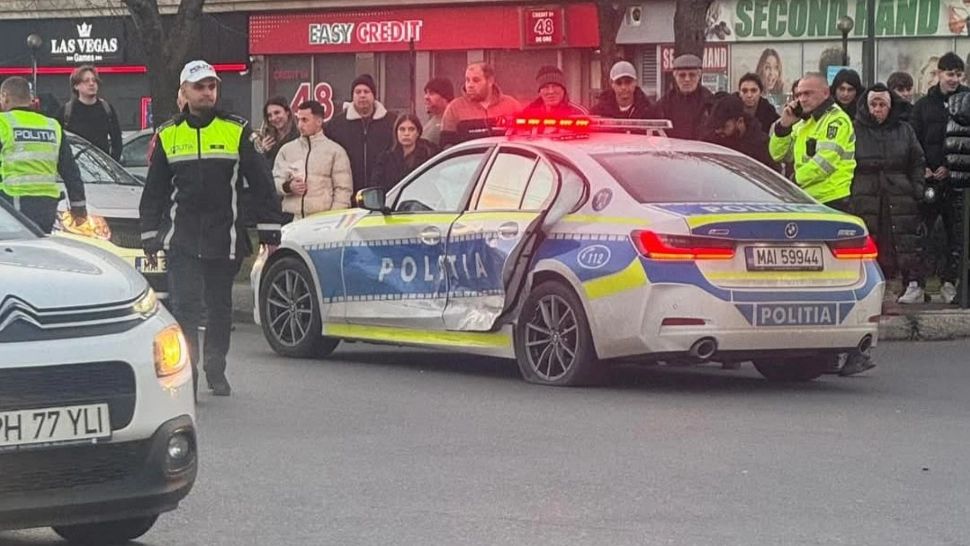 Autospecială de poliţie, implicată în accident rutier în județul Prahova. FOTO: republikanews.ro