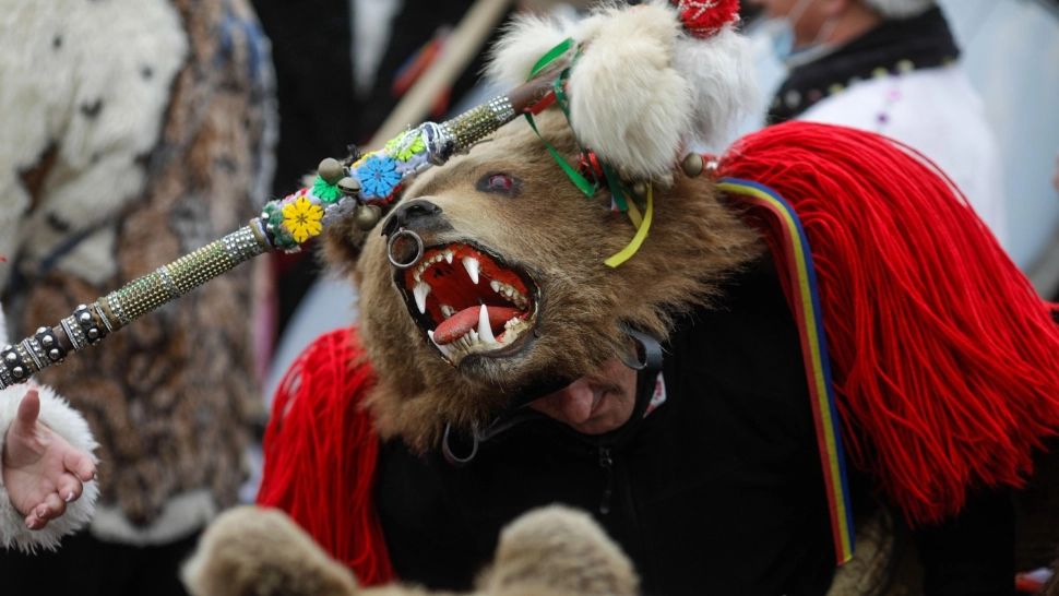 Jurnaliștii subliniză originea precreștină a tradiției