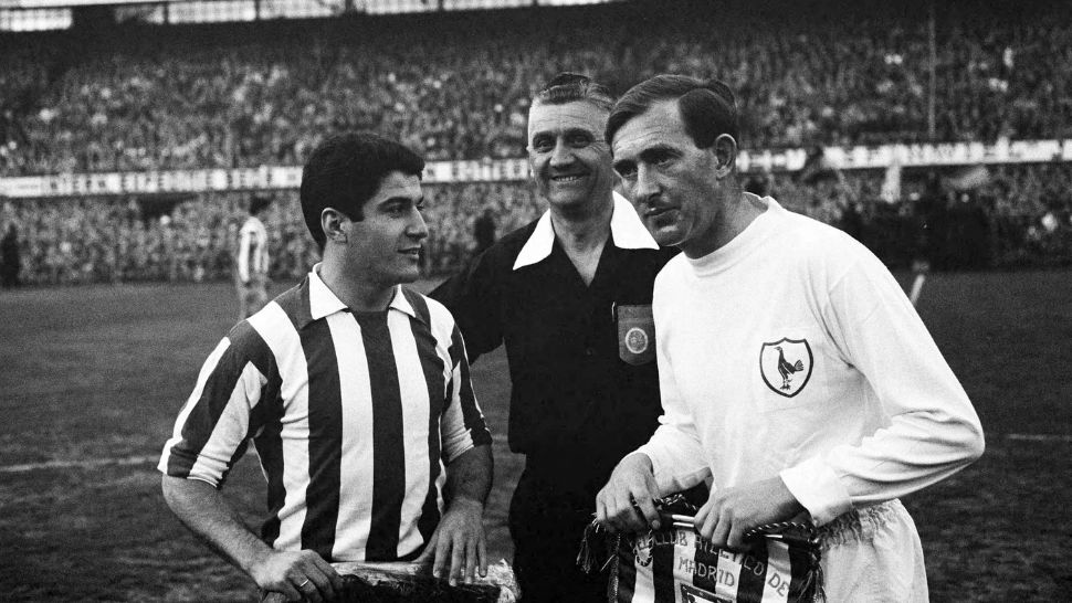 Enrique Collar (stânga), la Finala Cupei Cupelor Europene, Tottenham Hotspur – Atlético Madrid (5–1)/ Profimedia