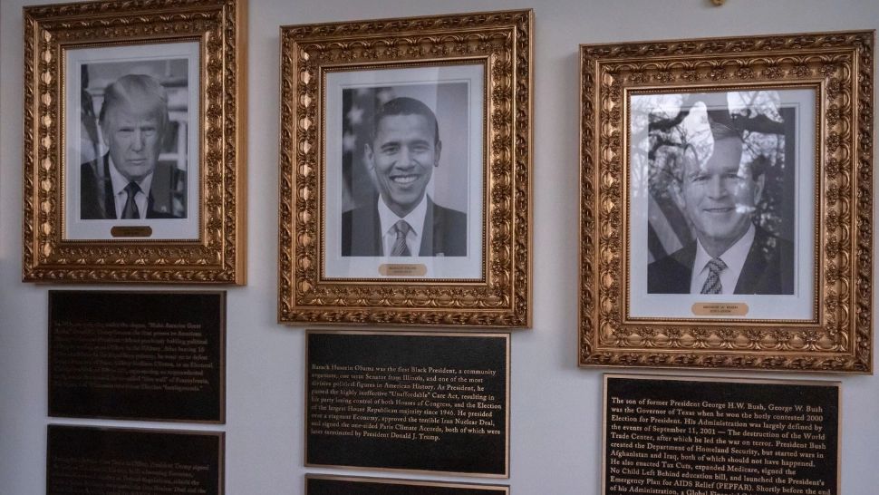 Donald Trump a adăugat descrieri la galeria de portrete ale foștilor președinți SUA. Foto: Profimedia