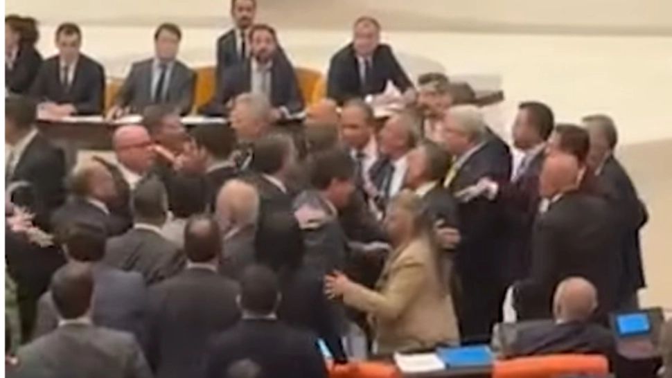 Bătaie în Parlamentul Turciei