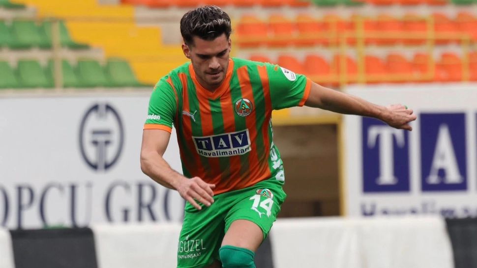 Ianis Hagi a înscris un gol superb din lovitură liberă în victoria contra lui Metaloglobus, scor 2-0 (foto: Facebook @ Alanyaspor)