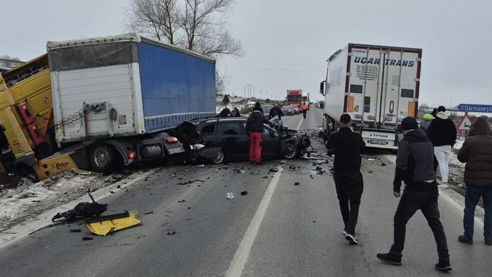 Impact violent pe DN2, la Dărmănești: două victime după un accident rutier. Trafic paralizat / Foto: Facebook News Bucovina