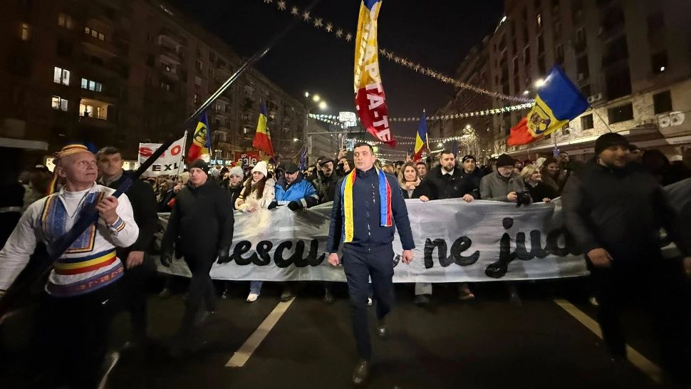 Mesajul AUR după protestul uriaș din Piața Victoriei: „România aparține românilor!”/ Foto: Facebook