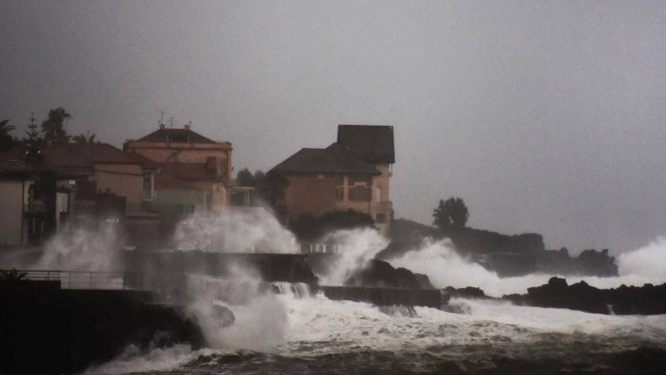 Sicilia, sub ape: STARE DE URGENȚĂ decretată în Italia, după ciclonul Harry care a făcut ravagii în sudul țării 