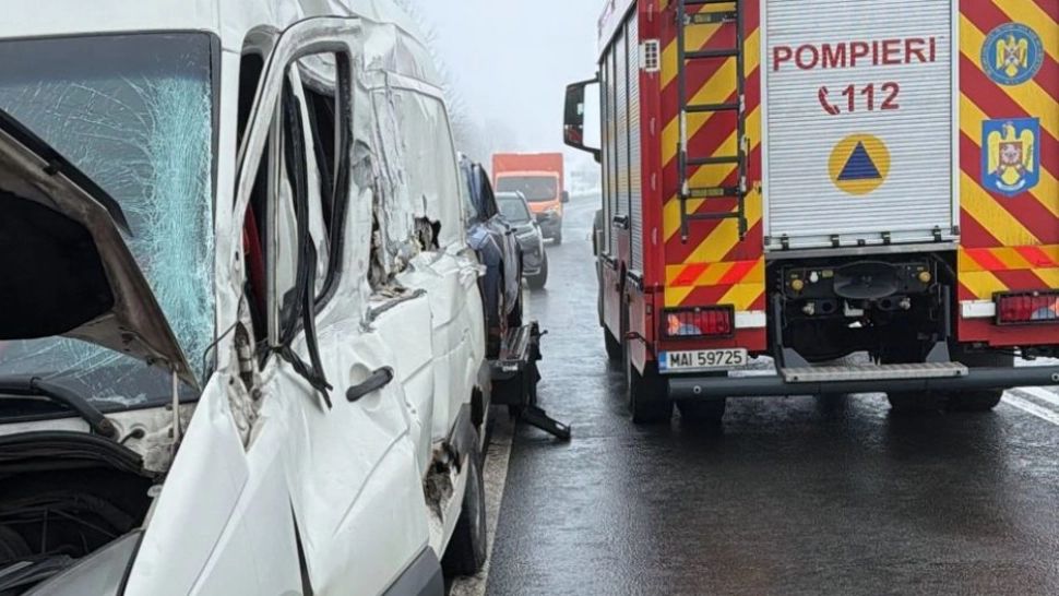 Accident grav în Cluj. O femeie a murit strivită de fiarele microbuzului în care se afla.