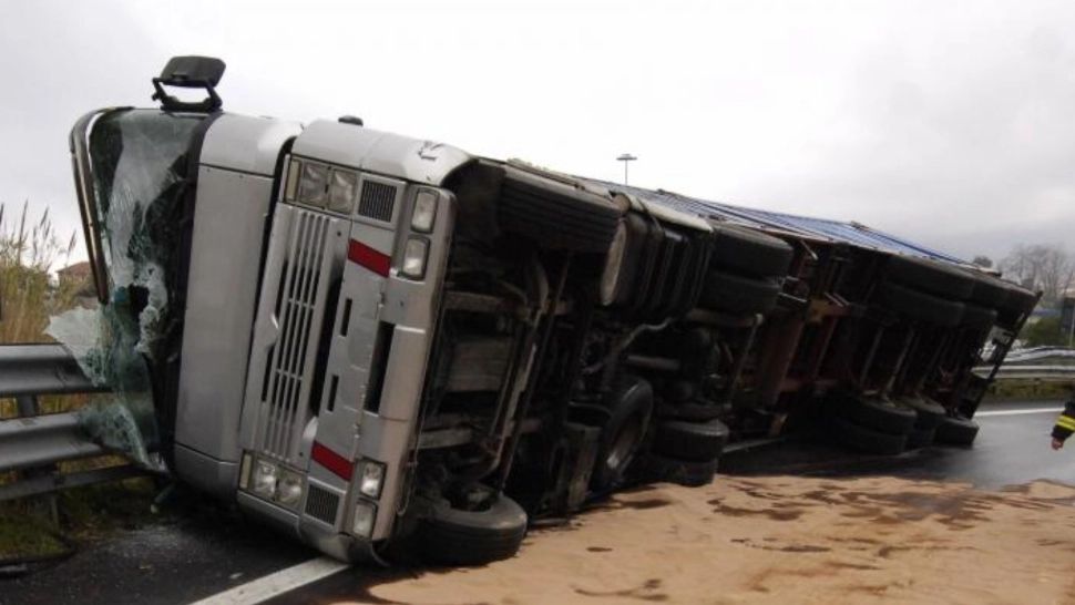 Un român a provocat un haos total pe o autostradă din Belgia. S-a înecat cu o gură de apă.