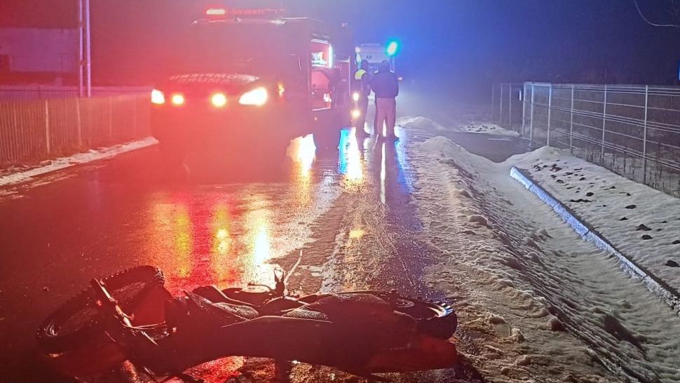 Accident grav între două motociclete conduse de doi minori, în Suceava. Adolescent de 16 ani, în stare critică.