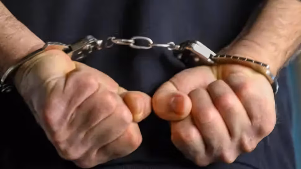 Un câine a fost bătut până la moarte. Bărbatul care l-a ucis a fost arestat.