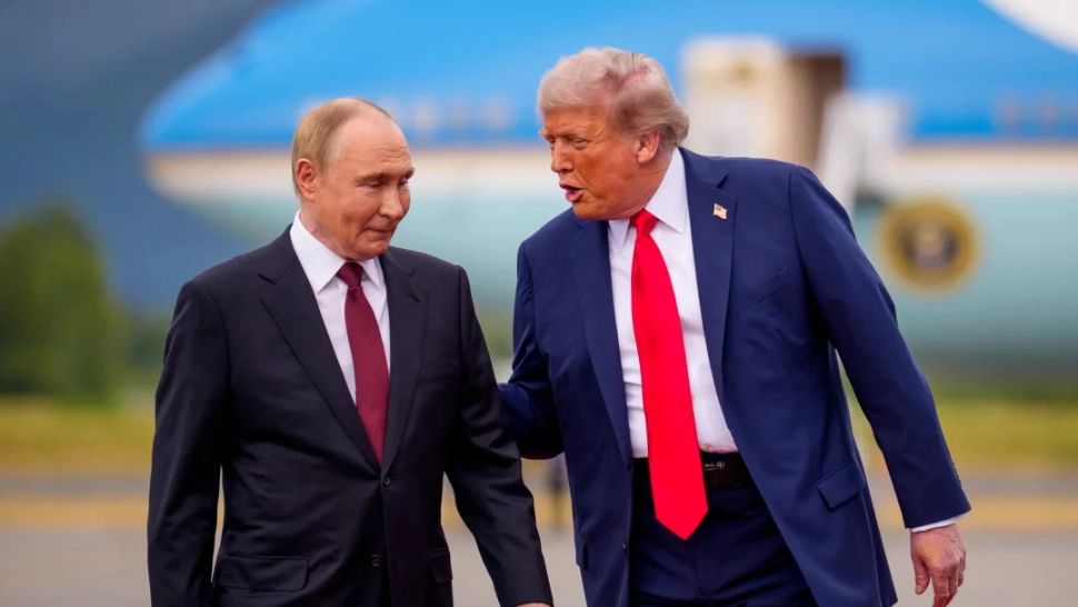 Donald Trump și-a pus poză cu Putin pe pereții Casei Albe.