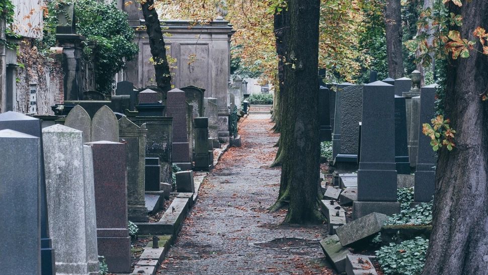 Cât costă să mori în 2026? Servicii funerare mai scumpe: înhumările și utilizarea capelelor și-au mărit prețurile în mai multe orașe