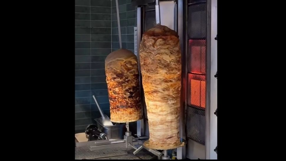 Cum îți dai seama dacă shaorma pe care o comanzi este proaspătă? Trucul dezvăluit de un cunoscut șef OPC