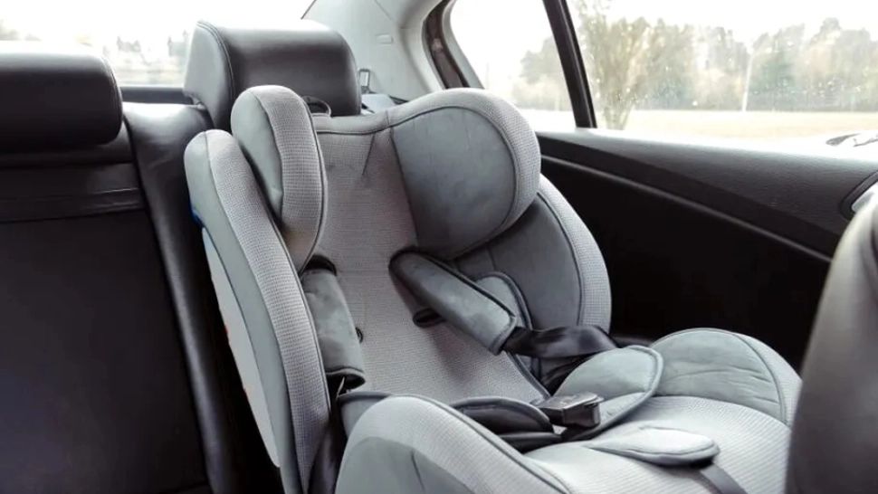 Ce pedepse riscă șoferii care nu transportă copiii în sisteme de siguranță.