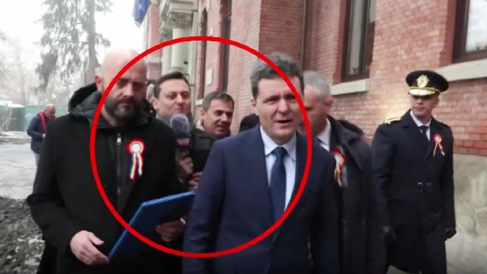 Jurnalist Realitatea PLUS, agresat de oamenii lui Nicușor Dan. Președintele României: „Mă hărțuiți!”