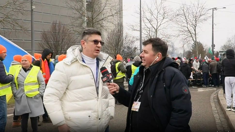Luis Lazarus, alături de agricultorii români care protestează la Strasbourg