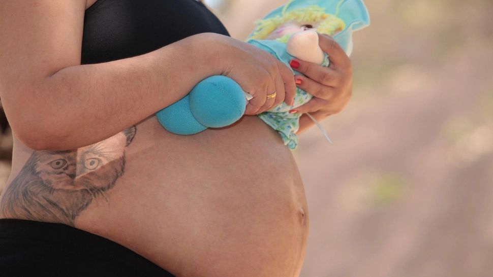 Naștere prematură după un accident pe stradă: un nou-născut se zbate între viață și moarte după ce mama sa a fost lovită de o bicicletă electrică