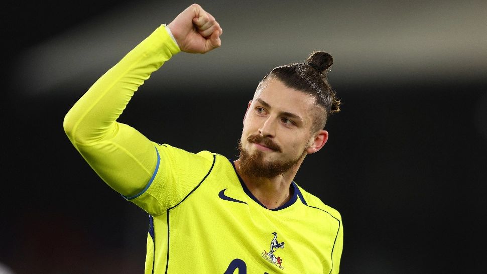 Radu Drăgușin, dorit de o mare echipă din Europa. Impresarul confirmă: Pleacă 100% de la Tottenham (foto: profimedia)