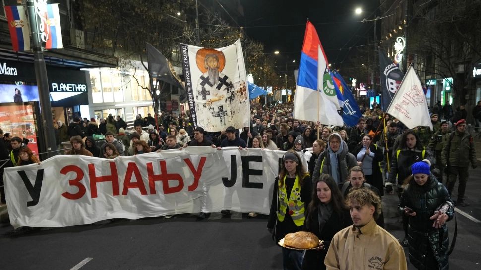 Studenți marchează un an de la debutul protestelor față de regimul Vucici (Profimedia)