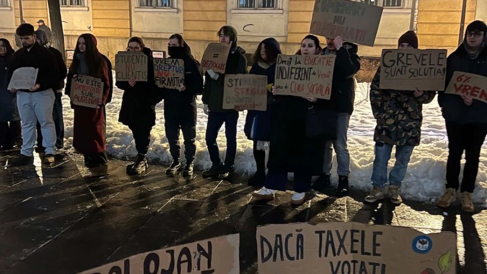 Studenții din Cluj au protestat în stradă împotriva noilor taxe universitare. S-a cerut demisia rectorului Daniel David