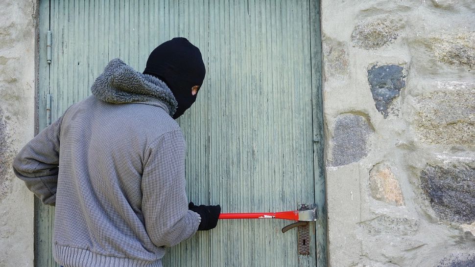 Val de spargeri în județul Timiș: hoții au sustras bunuri de aproape 500.000 de euro din mai multe locuințe. Printre păgubiți se numără rectorul Universităţii de Vest din Timişoara şi manageri de spitale