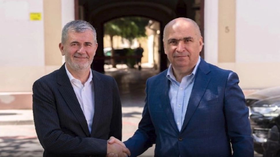 Cine este baronul PNL care îl apără de pietre pe Ilie Bolojan? Contracte de miliarde de euro cu statul