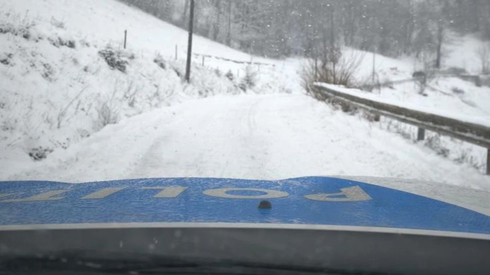 Vremea rea face ravagii în România. Mai multe drumuri, blocate complet.