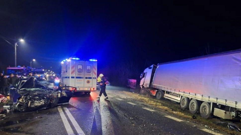 Un om a murit și alți patru au fost răniți într-un accident devastator produs în Vâlcea.