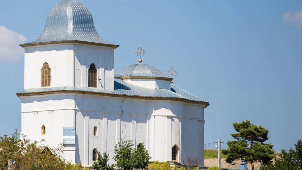 Un preot din județul Iași cere ajutor pe Facebook pentru plata facturii la curent.