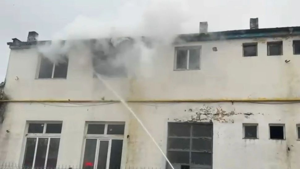 Incendiu uriaș la o hală industrială din Ploiești.