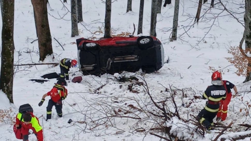 Intervenție dramatică a pompierilor în Pasajul Bratocea.
