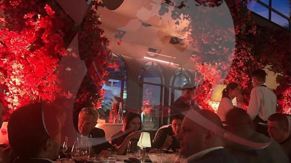 20:55 – Anca Alexandrescu prezintă imaginile care aruncă în aer scena politică: finanțatorul lui Nicușor Dan, întâlnire secretă cu fugarul Sebastian Ghiță - VIDEO