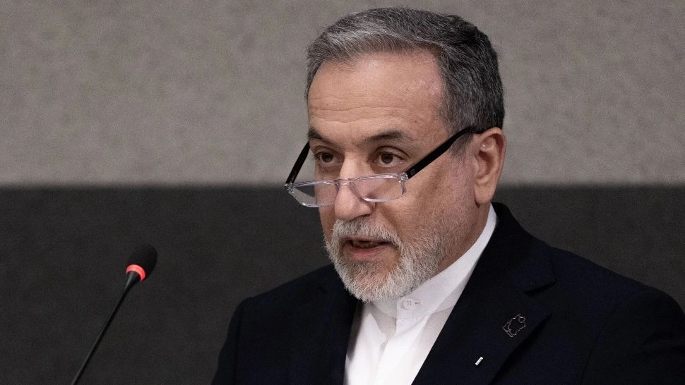 Șeful diplomaţiei iraniene Abbas Araghchi: Ali Khamenei este „în viaţă”