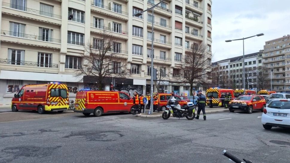 Atac cu grenadă într-un salon de înfrumuseţare din Grenoble. FOTO: X