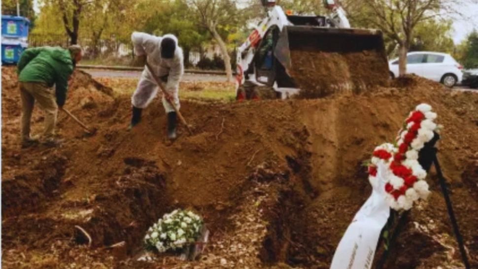Grecia va deshuma aproximativ 150 de cadavre ale unor victime COVID
