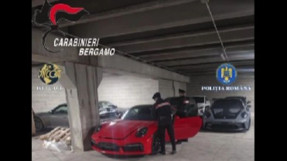 20 de mașini de lux, evaluate la 1,7 milioane de euro, descoperite în Italia într-un dosar de fraudă cu credite și leasing