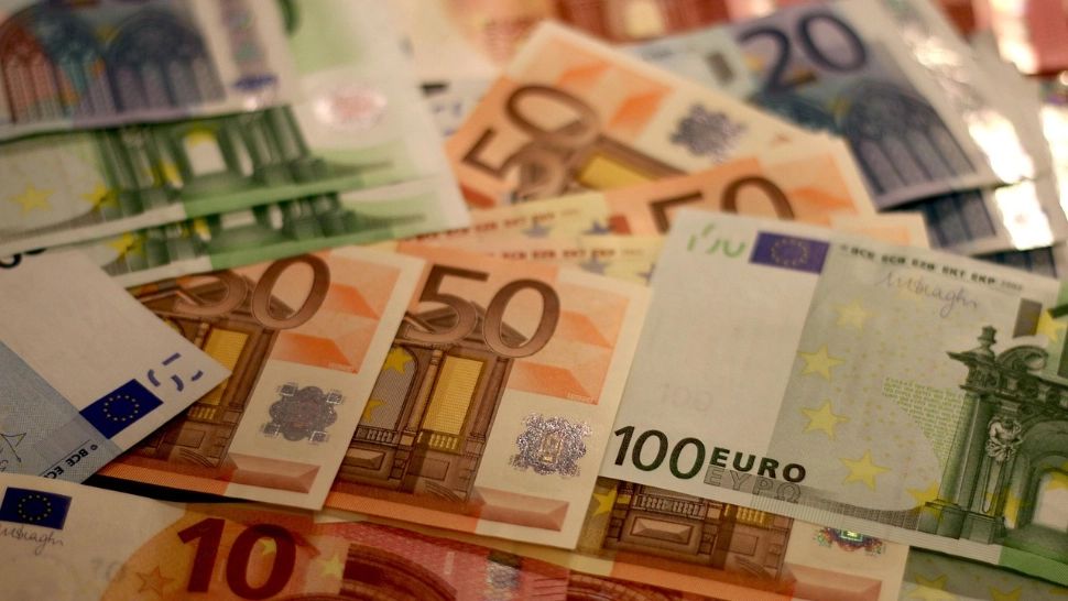 Furt de peste 200.000 de euro. Un român și-a însușit bani de la localul în care lucra