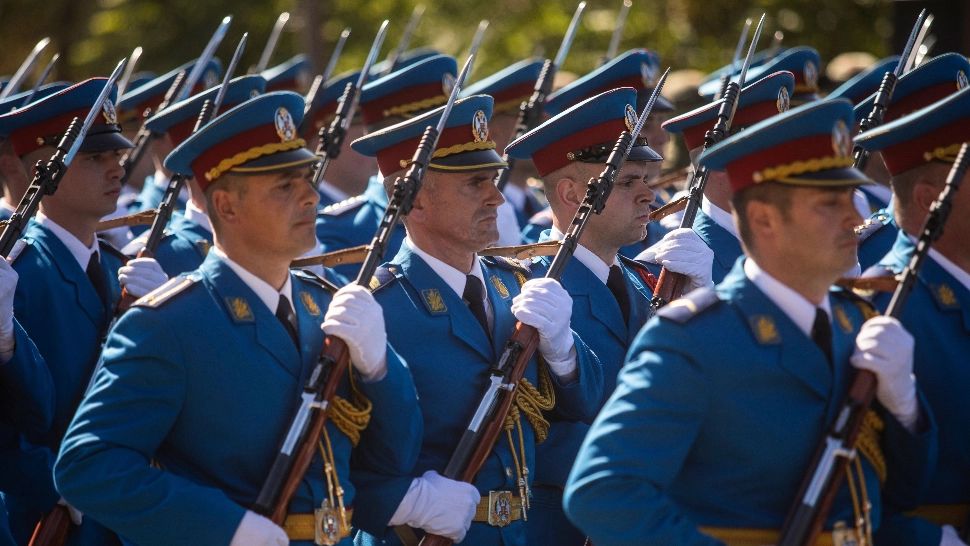 Președintele unei țări europene vrea roboți înarmați la parada militară, inspirat de China/ Profimedia