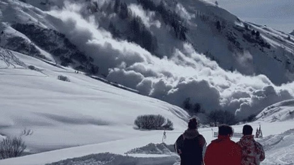 Avalanșă devastatoare în Alpi: trei schiori au murit după ce au fost surprinși de prăbușirea masivă de zăpadă