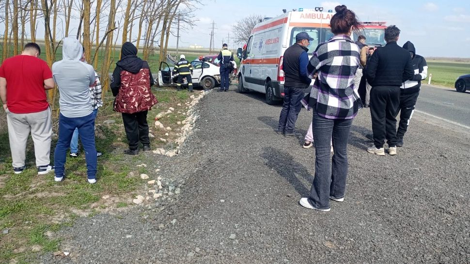 GRAV accident rutier  pe o șosea din județul Constanța. O femeie a murit, alte două vicitme grav rănie. S-a solicitat elicopterul SMURD 
