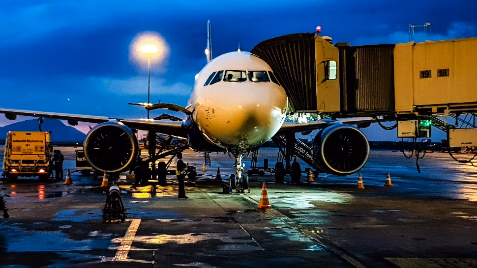 Aeroportul din Riad, principala rută de evacuare pentru bogații prinși în zona de conflict. Un zbor privat către Europa ajunge la 350.000 de dolari